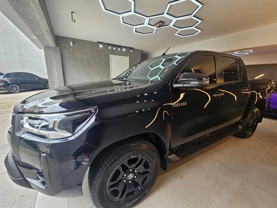 TOYOTA HILUX 2.8 D-4D TURBO DIESEL CD SRX 4X4 AUTOMÁTICO